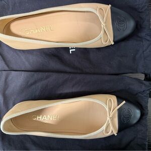 CHANEL Women's Beige and Black Flats